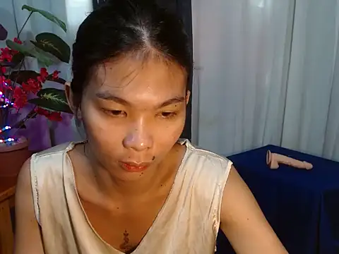 Snapshot of laura_leeforever chatting on 06/29/26, 01:12 laura leeforever online show from 06/29/26, 01:12