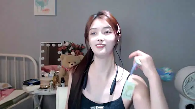 Mimi-cnbaby online show from 09/18/25, 03:14