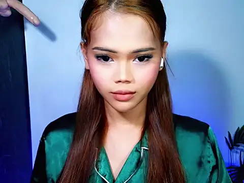 ur holly lexie online show from 11/18/25, 05:06