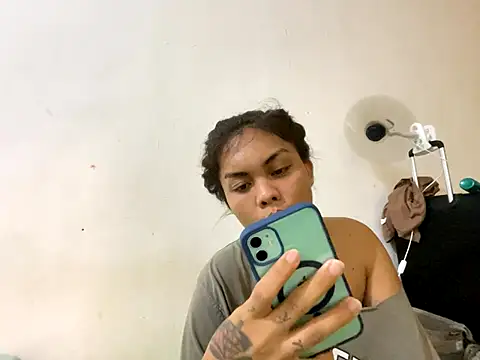 Snapshot of keylalush chatting on 10/20/25, 12:05 keylalush online show from 10/20/25, 12:05