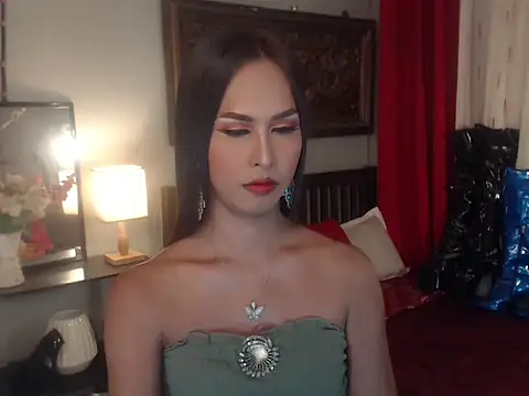 Nathalieheartt online show from 12/05/25, 05:05