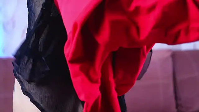 Snapshot of sukie_spooky chatting on 10/13/25, 04:34 sukie spooky online show from 10/13/25, 04:34