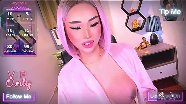 TriciaCumLoader online show from 04/18/26, 09:57