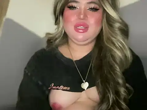 Snapshot of Naughtyrosecum chatting on 10/05/25, 03:43 Naughtyrosecum online show from 10/05/25, 03:43