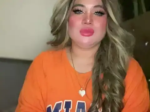 Snapshot of Naughtyrosecum chatting on 11/05/25, 03:23 Naughtyrosecum online show from 11/05/25, 03:23