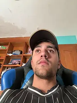 aavrdvh33 online show from 11/02/25, 12:18