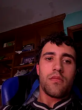 aavrdvh33 online show from 12/04/25, 06:38