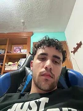 aavrdvh33 online show from 04/08/26, 12:43