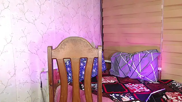 Snapshot of TssluttyNikka chatting on 09/10/25, 02:17 TssluttyNikka online show from 09/10/25, 02:17