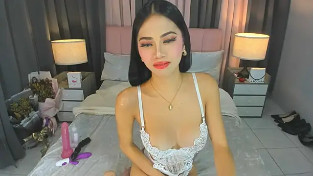 YlianaGivenchy online show from 05/26/26, 03:19