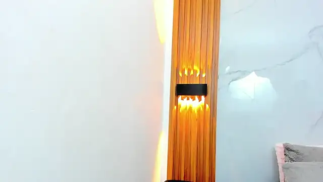 IsabellaMonet online show from 12/16/25, 11:04