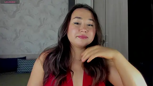emilia mur online show from 06/19/26, 11:52