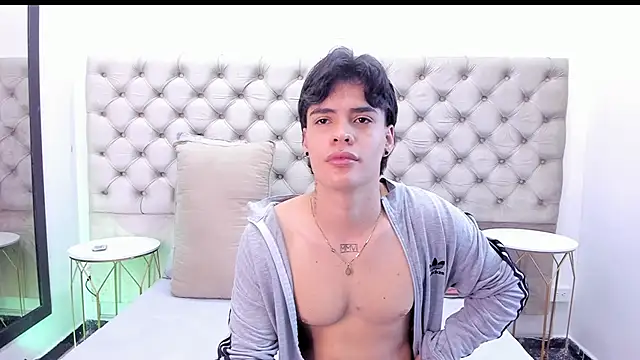 BenitoSaenz online show from 11/17/25, 12:00