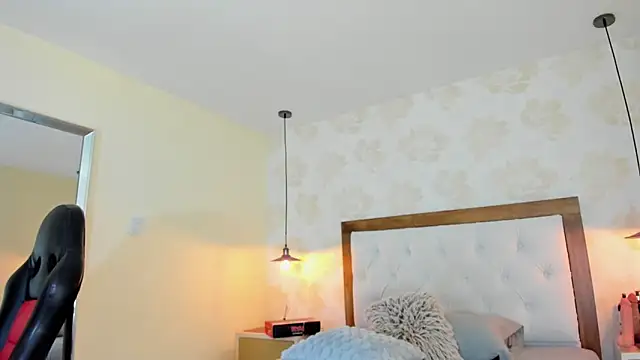 IRISCLARK1 online show from 06/01/26, 07:26