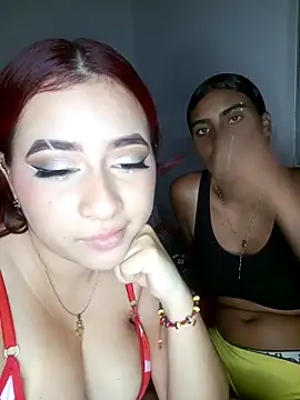 Snapshot of Chloe_Sky_love chatting on 10/15/25, 05:18 Chloe Sky love online show from 10/15/25, 05:18