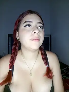 Snapshot of Chloe_Sky_love chatting on 10/30/25, 05:31 Chloe Sky love online show from 10/30/25, 05:31