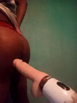 Snapshot of b_ele chatting on 11/14/25, 02:54 b ele online show from 11/14/25, 02:54