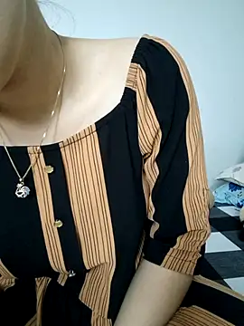 Snapshot of Suna_Lina chatting on 09/17/25, 04:03 Suna Lina online show from 09/17/25, 04:03