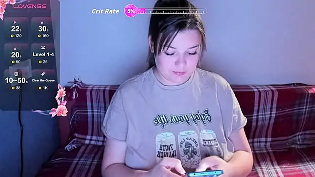 Snapshot of LinaElasm chatting on 10/21/25, 10:10 LinaElasm online show from 10/21/25, 10:10