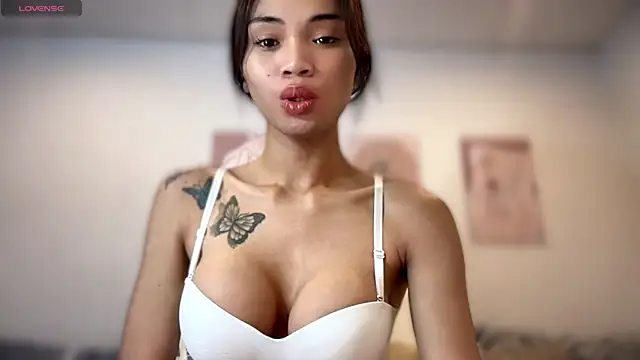 Snapshot of Angelfabxx chatting on 03/06/26, 10:28 Angelfabxx online show from 03/06/26, 10:28