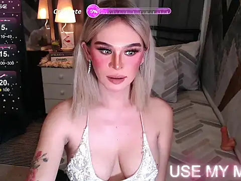 Snapshot of superhotangelxx chatting on 04/21/26, 03:46 superhotangelxx online show from 04/21/26, 03:46