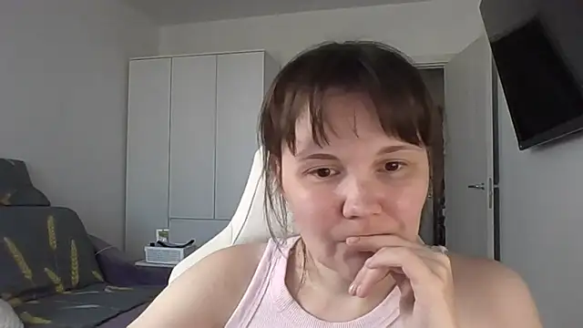 Snapshot of Qaynii chatting on 09/15/25, 02:28 Qaynii online show from 09/15/25, 02:28