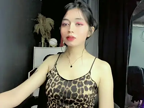 Snapshot of LexiLove chatting on 10/01/25, 12:11 LexiLove online show from 10/01/25, 12:11