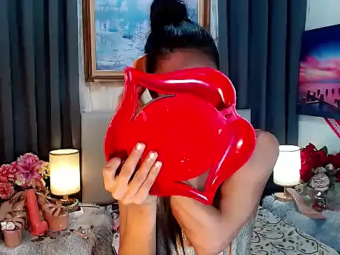 sassylatina online show from 10/28/25, 05:04