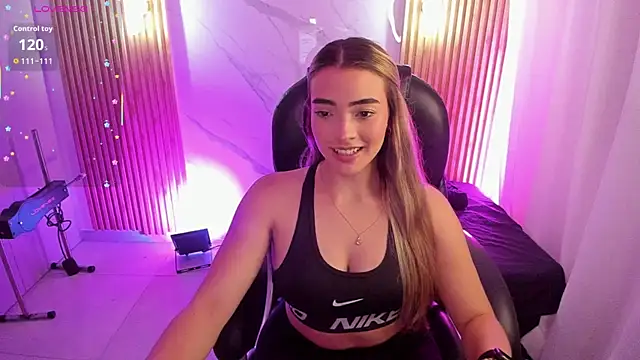 Snapshot of KYLIE_JONES6 chatting on 04/15/26, 03:02 KYLIE JONES6 online show from 04/15/26, 03:02