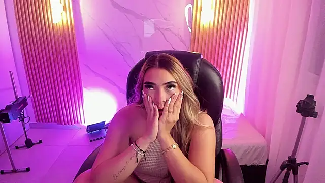 Snapshot of KYLIE_JONES6 chatting on 04/21/26, 03:13 KYLIE JONES6 online show from 04/21/26, 03:13