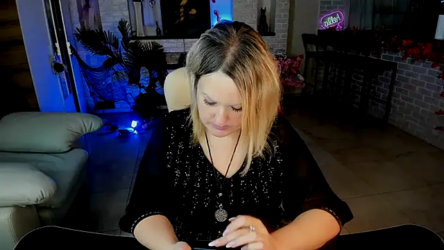 MariemLui online show from 10/26/25, 12:22