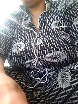 Snapshot of rousaa chatting on 01/10/26, 01:02 rousaa online show from 01/10/26, 01:02