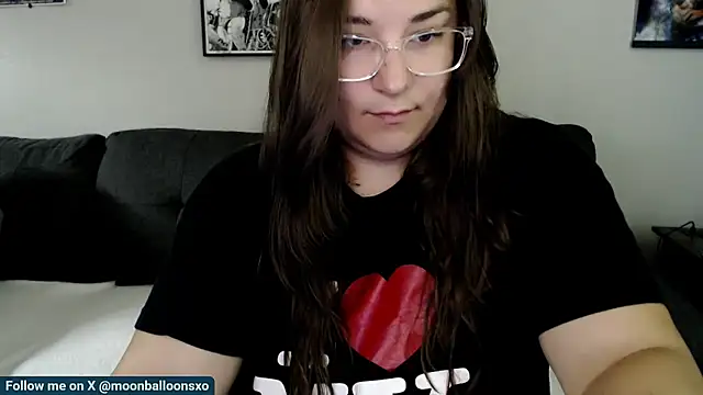 Snapshot of MoonBalloons chatting on 09/28/25, 01:00 MoonBalloons online show from 09/28/25, 01:00