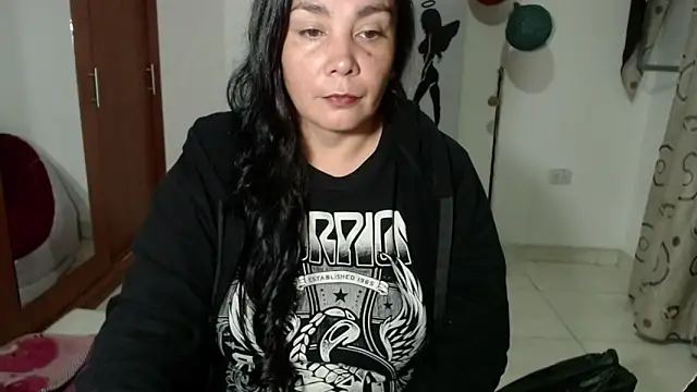 Snapshot of Vivian_milf_paint chatting on 09/27/25, 03:00 Vivian milf paint online show from 09/27/25, 03:00