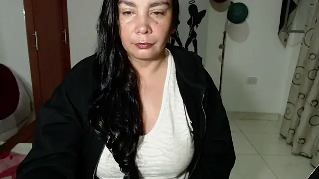 Snapshot of Vivian_milf_paint chatting on 10/03/25, 04:09 Vivian milf paint online show from 10/03/25, 04:09