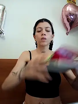 Snapshot of Paula_Alameda chatting on 09/23/25, 02:31 Paula Alameda online show from 09/23/25, 02:31