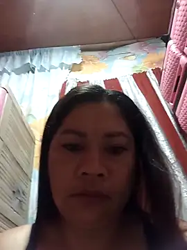 Snapshot of sexybitch_02 chatting on 11/18/25, 05:39 sexybitch 02 online show from 11/18/25, 05:39