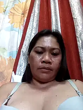 Snapshot of sexybitch_02 chatting on 11/28/25, 04:48 sexybitch 02 online show from 11/28/25, 04:48