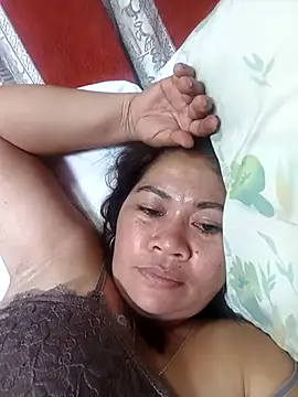 Snapshot of sexybitch_02 chatting on 12/04/25, 01:04 sexybitch 02 online show from 12/04/25, 01:04