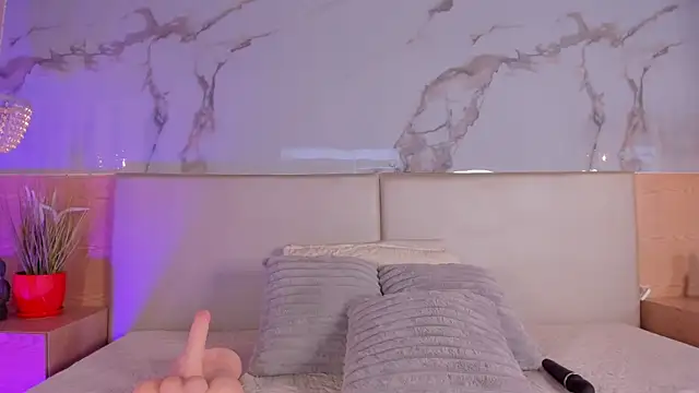 ValSmith  online show from 09/12/25, 04:01