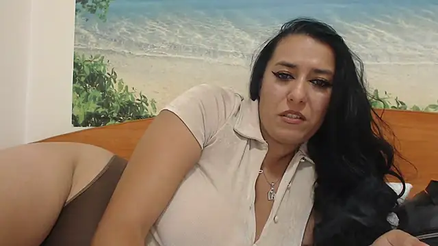 Snapshot of Maryem637048 chatting on 09/18/25, 12:40 Maryem637048 online show from 09/18/25, 12:40