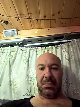 Snapshot of annubis69 chatting on 10/10/25, 01:43 annubis69 online show from 10/10/25, 01:43