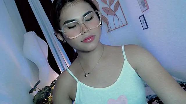 Snapshot of PrettyBlythes_TS chatting on 05/27/26, 03:53 PrettyBlythes TS online show from 05/27/26, 03:53