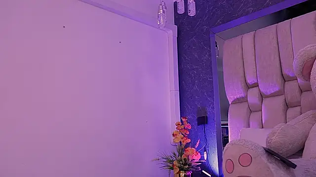 SamantaVazquez online show from 11/21/25, 12:15