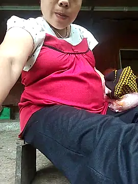 Snapshot of Rioo122 chatting on 10/06/25, 02:53 Rioo122 online show from 10/06/25, 02:53