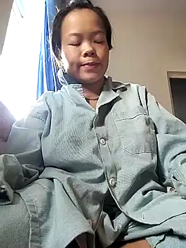 Snapshot of Rioo122 chatting on 10/18/25, 06:37 Rioo122 online show from 10/18/25, 06:37