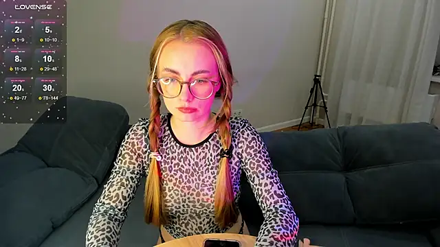 MewStella online show from 10/05/25, 05:33