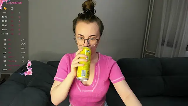 MewStella online show from 12/14/25, 12:16