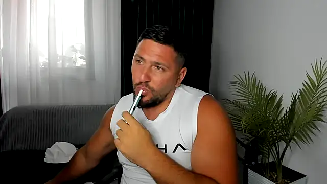 Snapshot of Gold_Alpha_Boy chatting on 08/05/26, 04:43 Gold Alpha Boy online show from 08/05/26, 04:43