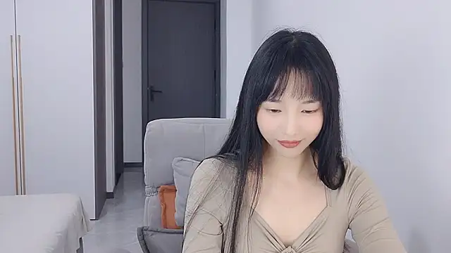 Snapshot of Lisa-3333 chatting on 10/30/25, 02:18 Lisa-3333 online show from 10/30/25, 02:18